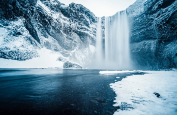 Cascade Skógafoss lors d'un road trip en Islande